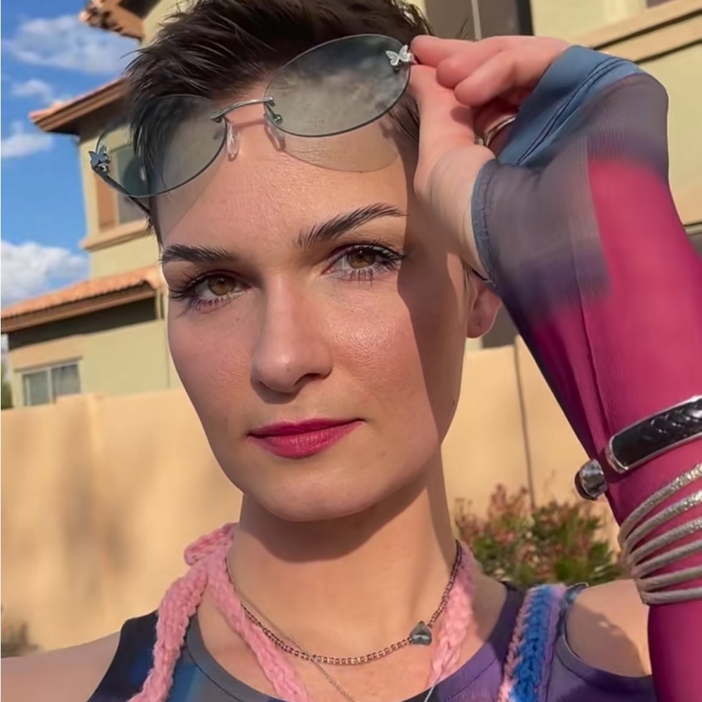 Meet your Posher, Casey